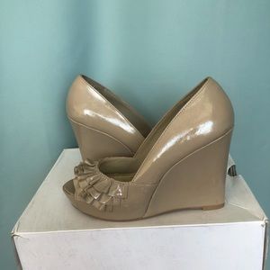 Steve Madden nude wedges with ruffles open toe